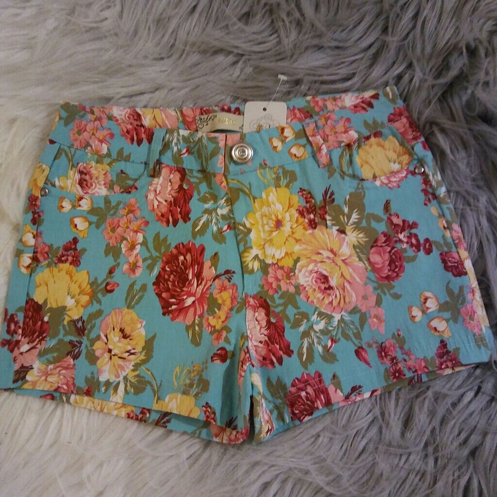 New Floral Short Shorts